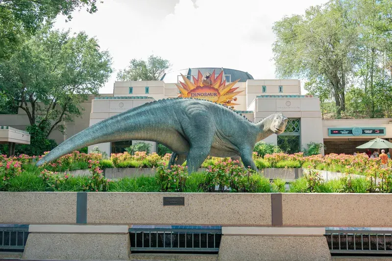 Escultura de dinosaurio en DinoLand U.S.A., Disney's Animal Kingdom