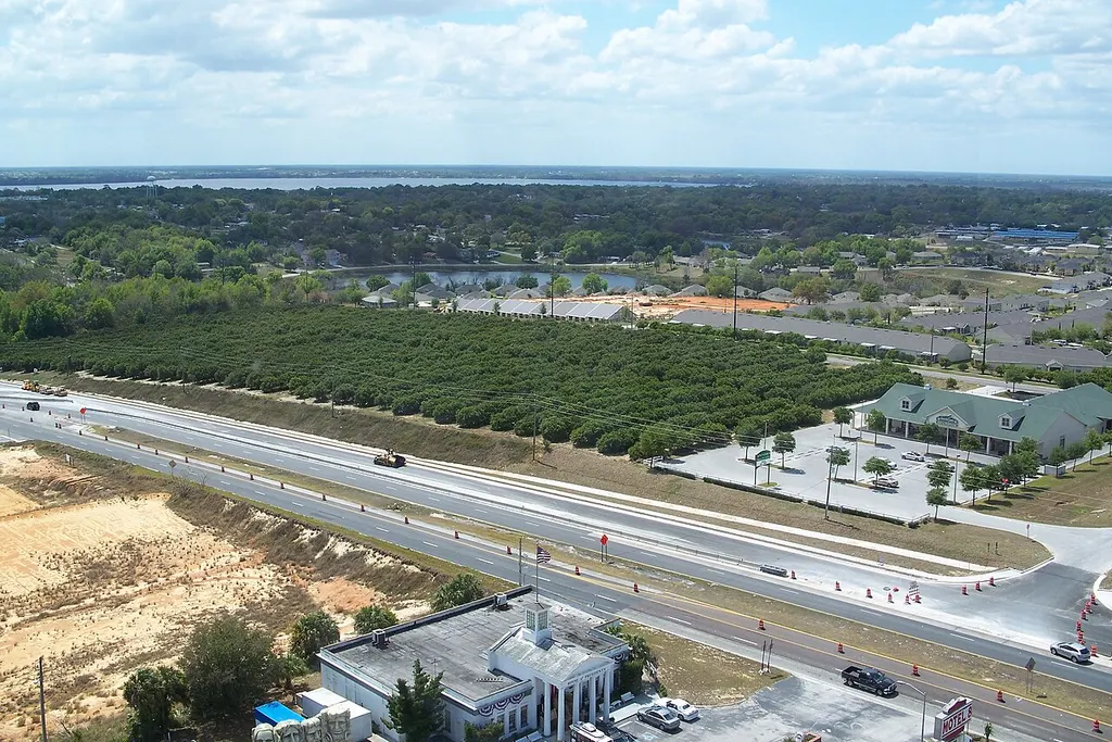 Naranjal y lagos de Clermont vistos desde el mirador de la Florida Citrus Tower