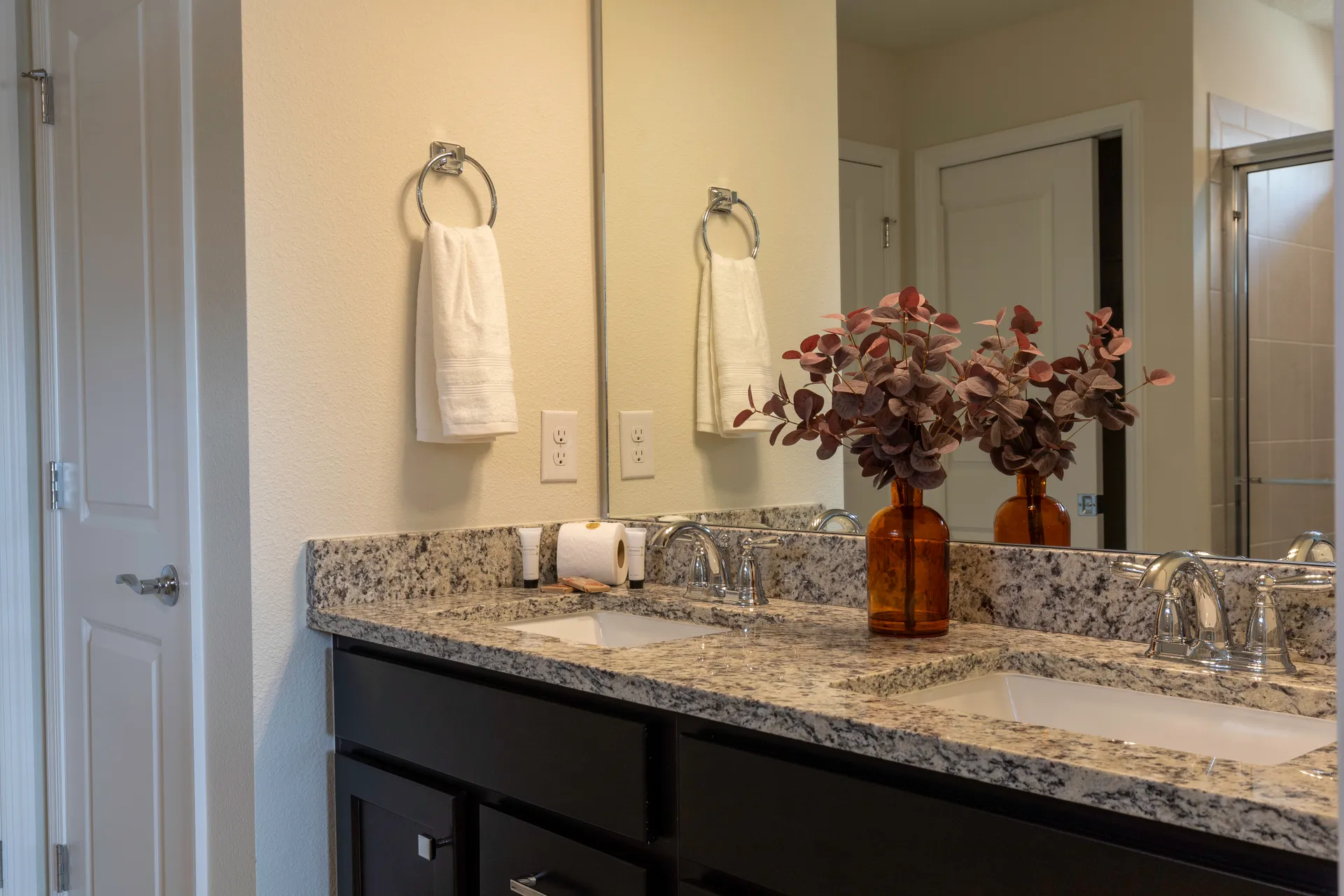 Bano King Oscuro Doble Lavamanos