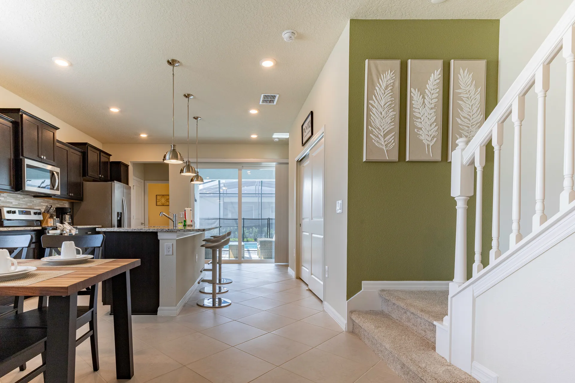 Cocina Escaleras Pared Verde