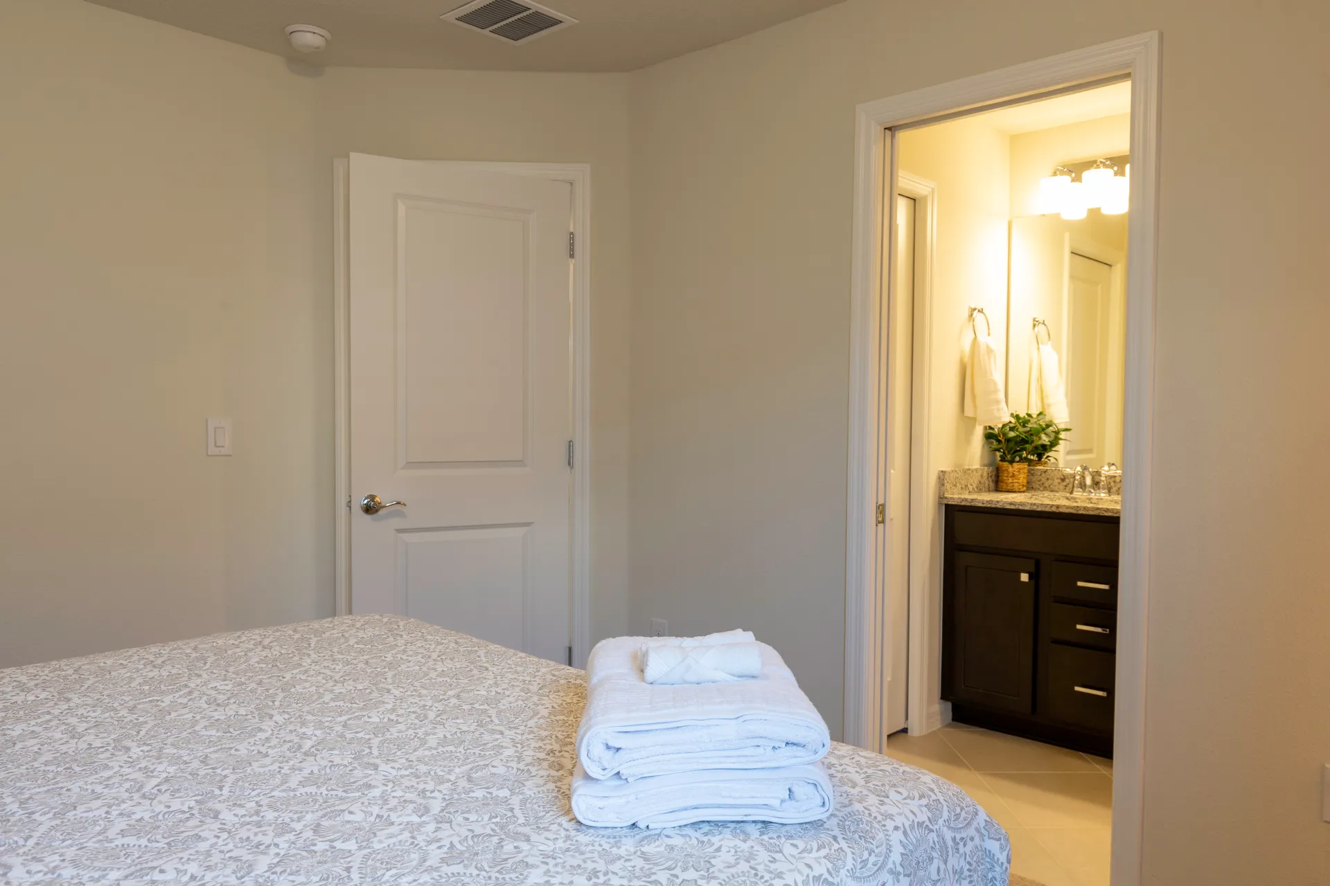 Dormitorio Beige Closet Bano