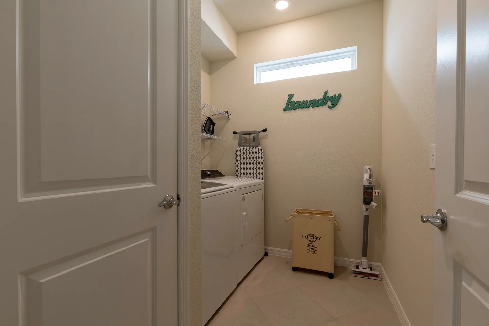 Lavandería completa con lavadora y secadora en casa vacacional